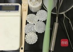 广式莲蓉蛋黄月饼的做法图解2