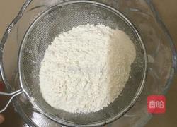 广式莲蓉蛋黄月饼的做法图解3