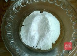 蛋黄广式月饼的做法图解3