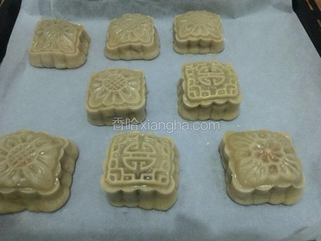 烤箱转175℃，烤20分钟，上色出炉。