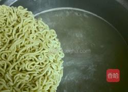 美味的火腿泡面的做法图解3