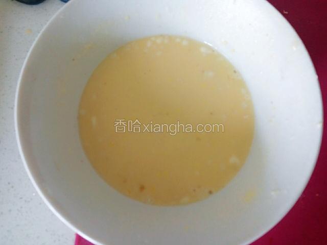 除南瓜花外所有材料放一起用少许水调匀