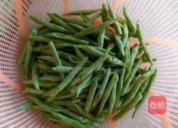肉片炒长豆的做法图解1