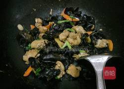 木耳炒鸡肉的做法图解6