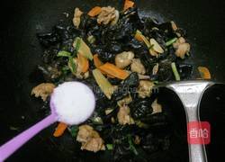 木耳炒鸡肉的做法图解7