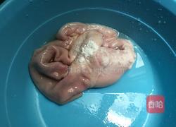 猪肚玉米茶树菇汤的做法图解3