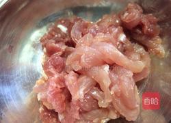 韭菜苔炒肉的做法图解1
