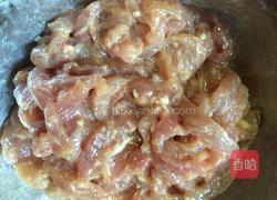 韭菜苔炒肉的做法图解3