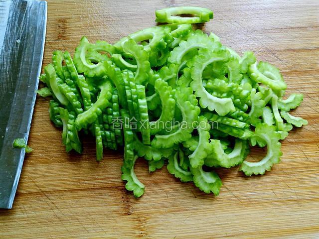 然后用刀切成薄片。
