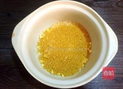 奶香小米绿豆粥的做法图解2