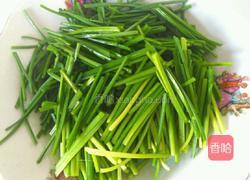 韭菜花炒鸡蛋的做法图解2