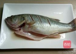 黄豆酱蒸鱼的做法图解2