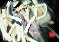 腐竹鲫鱼汤的做法图解4