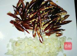 爆炒酸辣海带丝的做法图解2