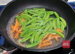 蘑菇肉絲炒甜豆的做法图解2