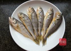 秘制黄花鱼的做法图解1