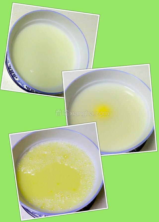 酵母用温水化开，打入鸡蛋，放入白糖，搅拌均匀