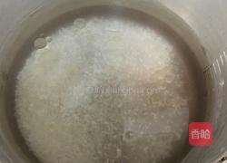 香菇玉米咸蛋粥的做法图解1