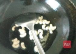 黄秋葵炒腰果的做法图解3