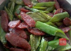 腊肠炒尖椒的做法图解3