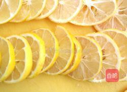 老冰糖炖柠檬的做法图解2