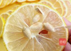 老冰糖炖柠檬的做法图解3