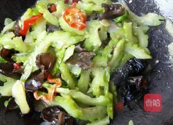 苦瓜炒木耳的做法图解7