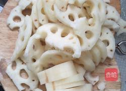 蒜香腐乳炒莲藕的做法图解1