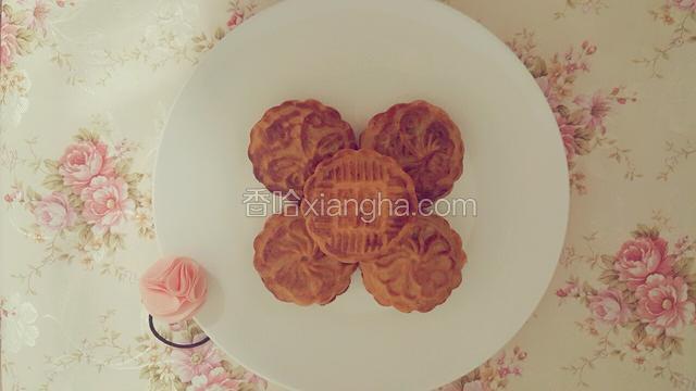 白莲蓉蛋黄月饼