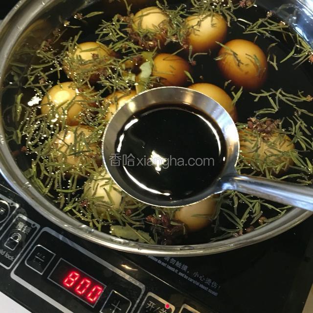 半勺左右生抽，搅拌。