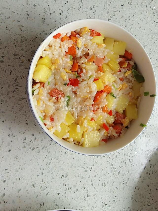 盛入小碗中压实。