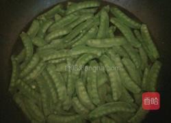 荷兰豆炒腊肠的做法图解4