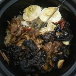 鸡腿木耳煲仔饭的做法[图]