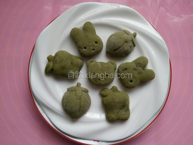 有动物的，有水果的，孩子肯定爱吃，比买的好吃，放心多了，放进冷藏保存，3到五天保鲜期吧！