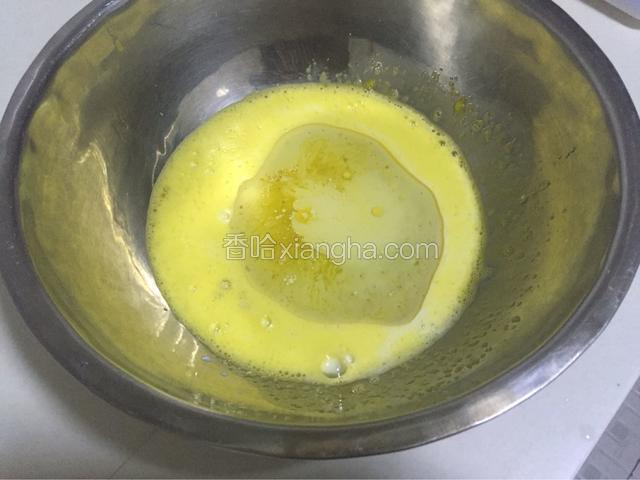 倒入牛奶、玉米油