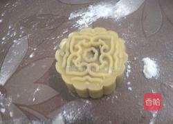 广式蛋黄豆沙月饼的做法图解11