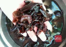 黑木耳炒鸡蛋的做法图解1