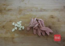 香肠炒青菜的做法图解2