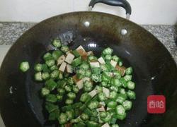 鸡蛋豆干炒秋葵的做法图解5