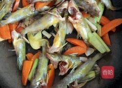 酸汤黄骨鱼的做法图解3