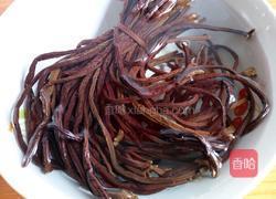 干蕨菜炒肉丝的做法图解2