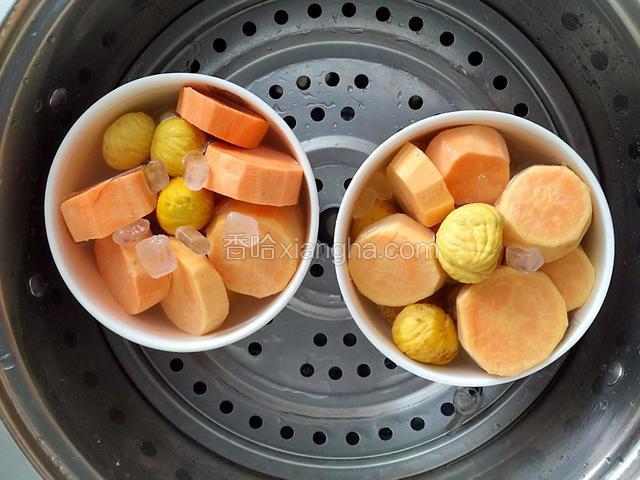 上冷水锅，水烧开后转小火炖30分钟。