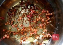 猪肉芹菜馅饺子的做法图解3