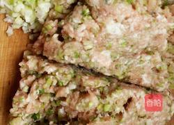猪肉芹菜馅饺子的做法图解4