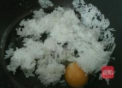 火腿鸡蛋炒饭的做法图解1