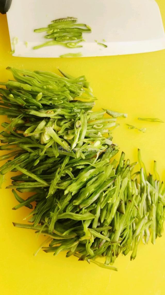 把扁豆切成丝