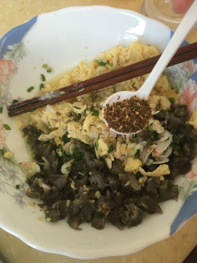 加入花椒面。