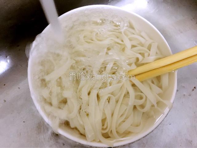 面煮熟了过凉水、口感会更好。