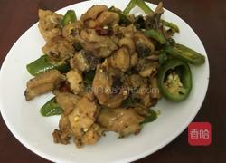 青椒炒鸡肉的做法图解1