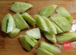 蚝油青瓜肉片的做法图解2